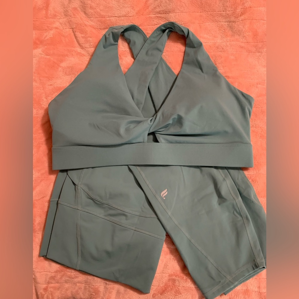 Fabletics Workout Set 2X/3X Like New